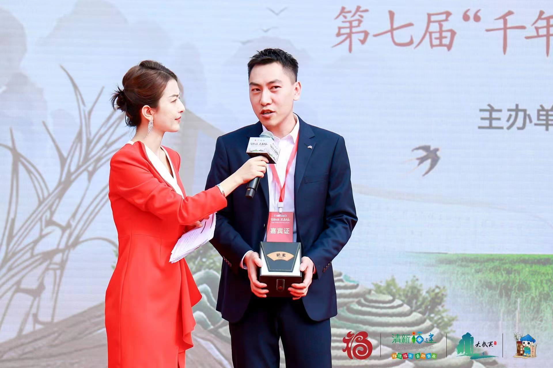 易順建工集團(tuán)總經(jīng)理李晉恒以高價斬獲“糖王”桂冠,助力萬前村貧困村民