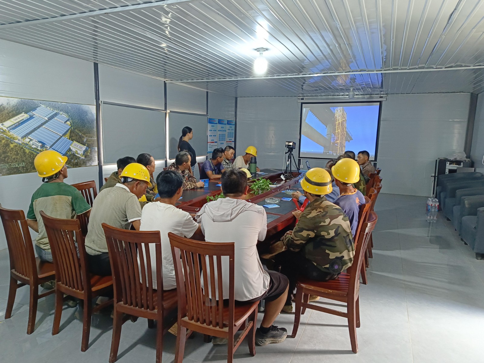 南平市建筑業(yè)協(xié)會助力易順建工:強化工傷預防培訓,共筑安全生產(chǎn)防線